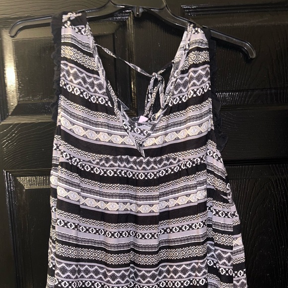 Flowy Aztec print top new w/ tags - Picture 2 of 5
